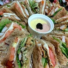 A picture of Brown bread chicken sandwich.