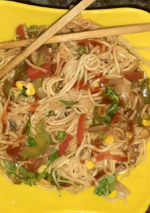 A picture of Street style hakka noodles.