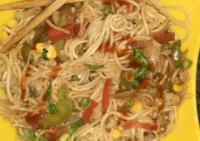 Street style hakka noodles Recipe