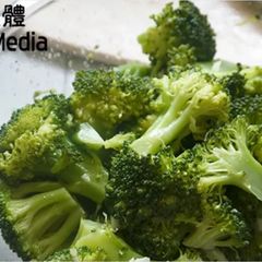 A picture of The Best Steamed Broccoli Ever.