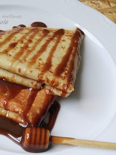 Una foto de Crepes con miel y crema de avellanas