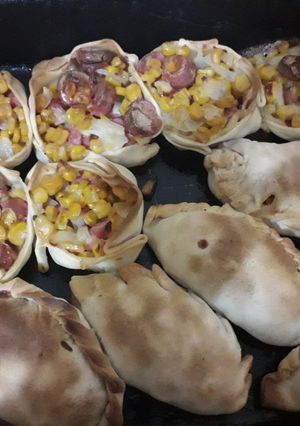 Una foto de Empanadas de choclo y salchicha