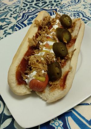 Una foto de Perrito caliente estilo mexicano