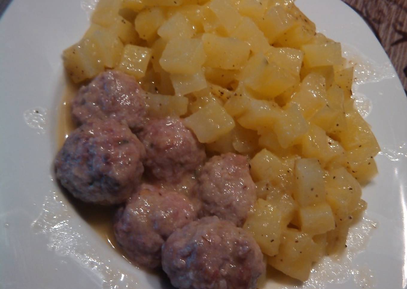 Guisadito de albondigas y patata