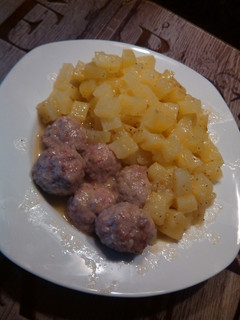 Una foto de Guisadito de albondigas y patata