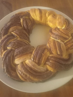 Una foto de Rosca de Pascua rellena y trenzada!