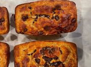 A picture of applesauce bread
