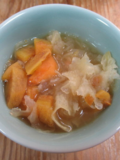 白木耳柿子山楂甜湯 的食譜成品照片