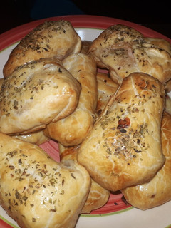 Una foto de Pollo envuelto en hojaldre