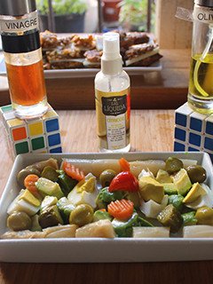 Una foto de Ensalada de espárragos, huevo y aguacate