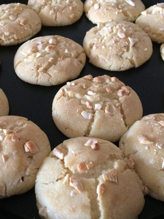 A picture of Delicious homemade cashew nuts cookies.