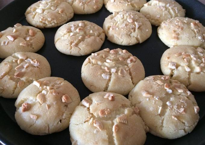 Delicious homemade cashew nuts cookies