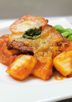 Paradicsomos, mozzarellás csirkemell, gnocchival gluténmentesen recept fotója
