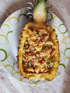 Una foto de Piña rellena de cuscús