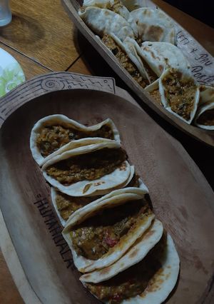 Una foto de Tacos de verdura, carne y cheddar