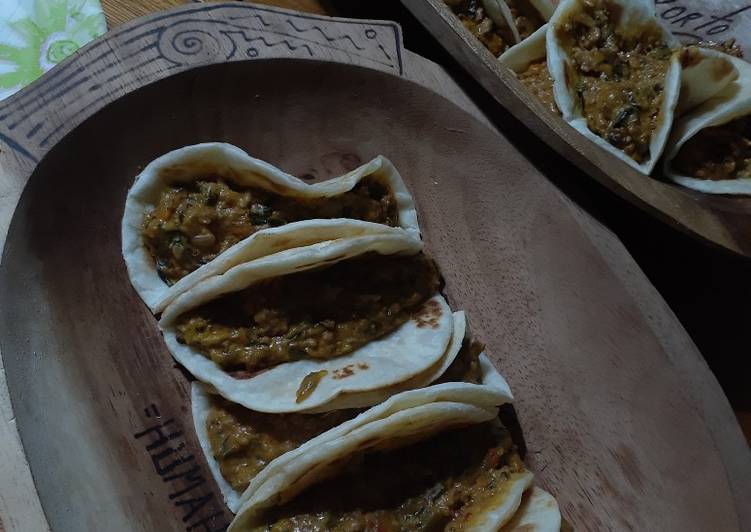 Tacos de verdura, carne y cheddar