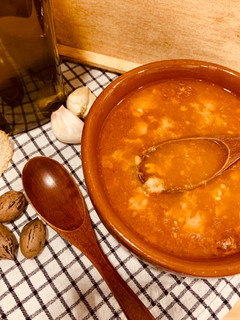 Una foto de Sopa de ajo con todo 🧄