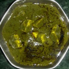 A picture of Palak paneer.