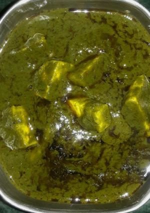 A picture of Palak paneer.