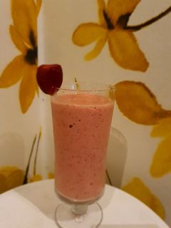 صورة لوصفة سموذي الفراولة والموز 🍌🍓