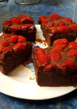 Mázas epres brownie recept fotója