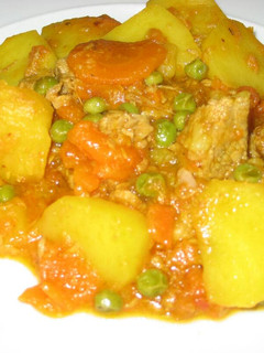 Una foto de Guiso de papas con albóndigas!