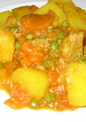 Una foto de Guiso de papas con albóndigas!