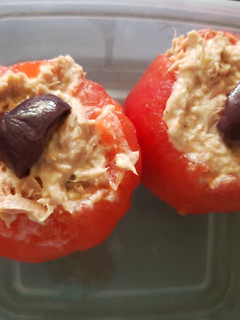 Una foto de Tomate relleno con atún