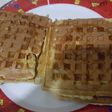 Waffles de guineo y mantequilla de maní