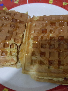 Una foto de Waffles de guineo y mantequilla de maní