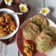 A picture of Koraishutir kochuri (peas kochuri).