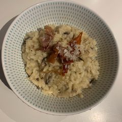 A picture of Mushroom risotto with crispy prosciutto.