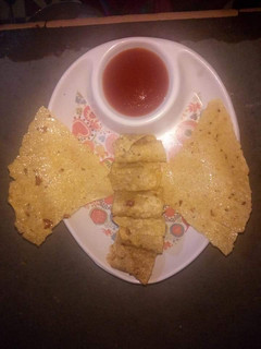 मसाला पापड़ रोल (Masala papad roll recipe in Hindi) रेसिपी मुख्य फोटो