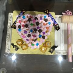 A picture of Heart pinata cake.
