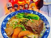 一張紅燒牛肉麵的照片