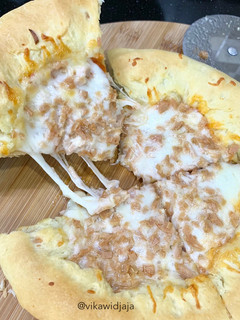 Foto resep Simple Cheesy Crust Pizza