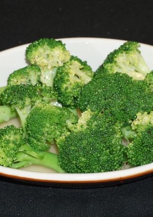 A picture of Broccoli with Lemon Butter Sauce.