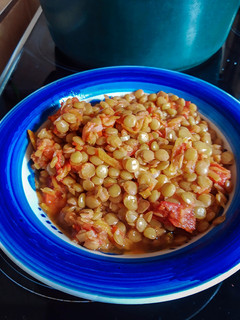 Una foto de Guiso de lentejas con verduras