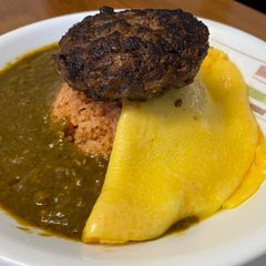 A picture of Egg-wrapped Rice with Beef Patty and Curry Sauce 咖喱漢堡扒蛋包飯.
