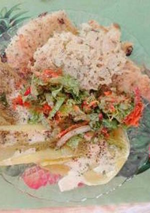 Una foto de Torrejas de arroz con ensalada
