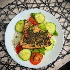 A picture of Feelin’ Dill-icious Salmon Bowl 🥗 🐟.