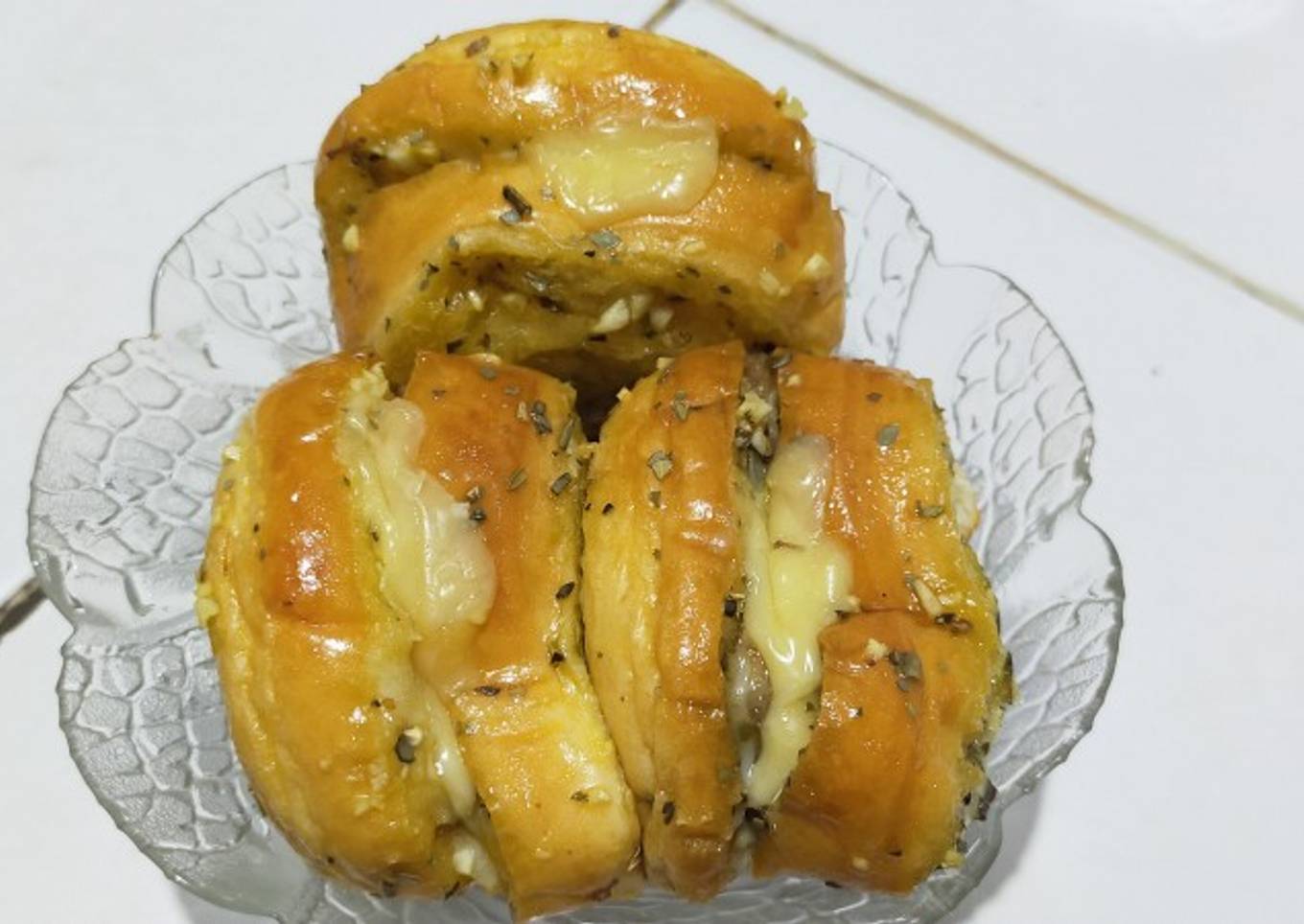 Korean Garlic Cheese Bread