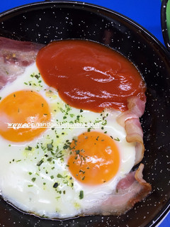 Una foto de Huevos al Plato