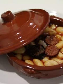 Una foto de Fabada asturiana