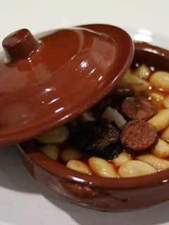 Una foto de Fabada asturiana