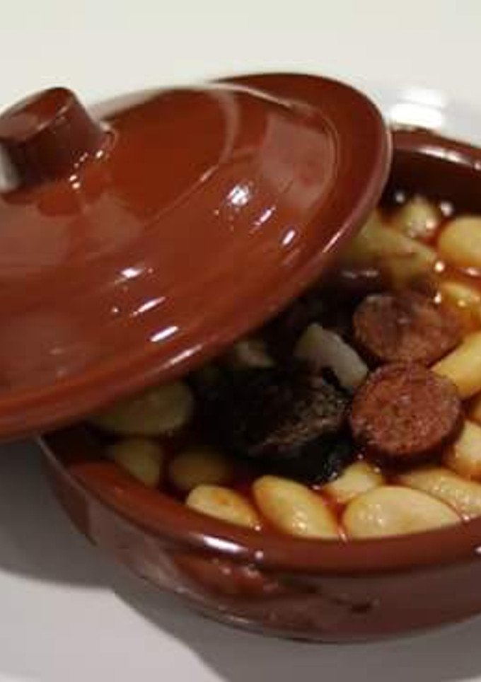 Una foto de Fabada asturiana