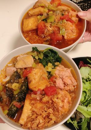 A picture of Bún riêu with Full Toppings for Students Abroad.