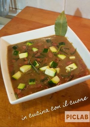 Foto di Zuppa zucchine borlotti e guanciale
