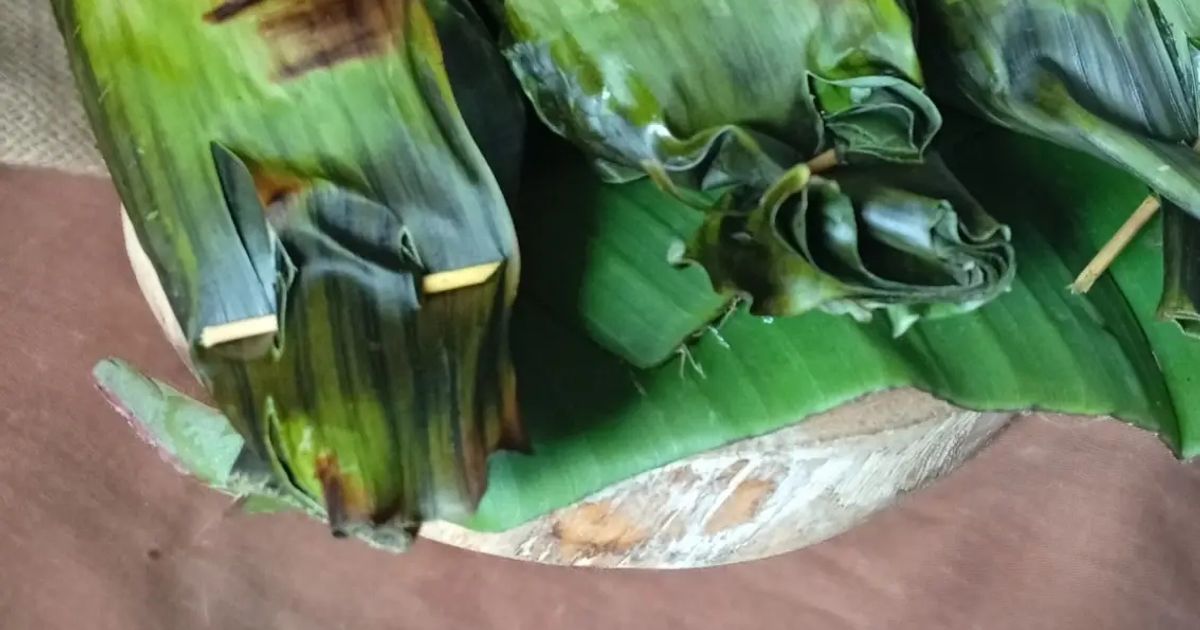 Nasi Bakar Liwet Isi Ayam Suir & Cumi Asin