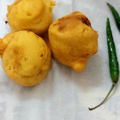 A picture of Batata vada.